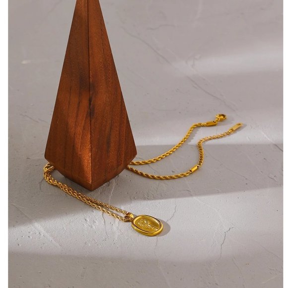 New 18K Gold Plated Oval Sunflower Pendant Necklace - Picture 6 of 7